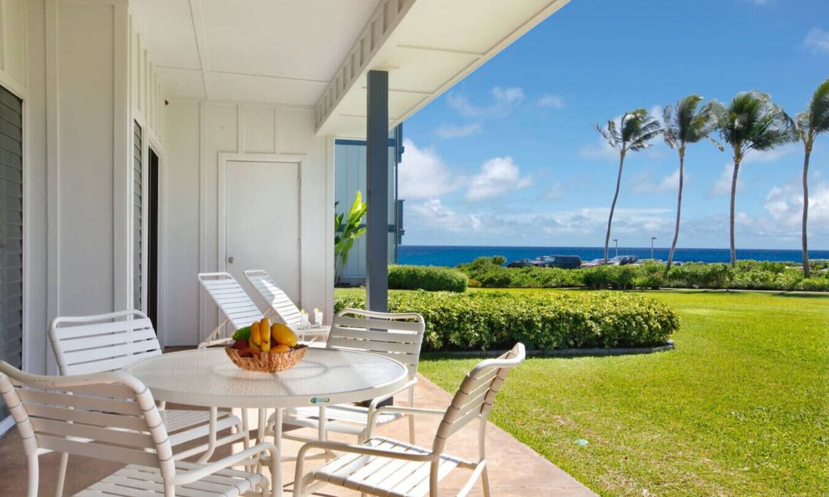 Bayview Condo | 1st Floor 2BR Ocean View Steps to Beach Pool AC Sleeps 6