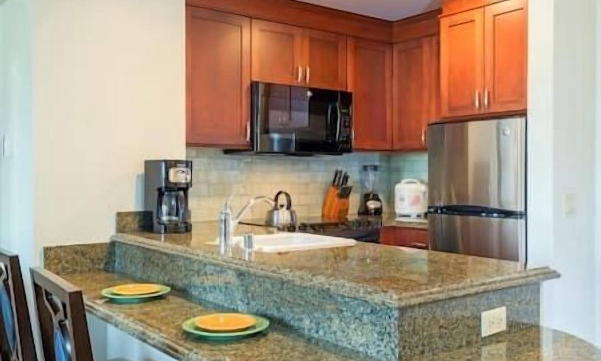 Waikiki Resort | 2 HGVC Hawaii Village, Beachfront Resort, Hot Tub!