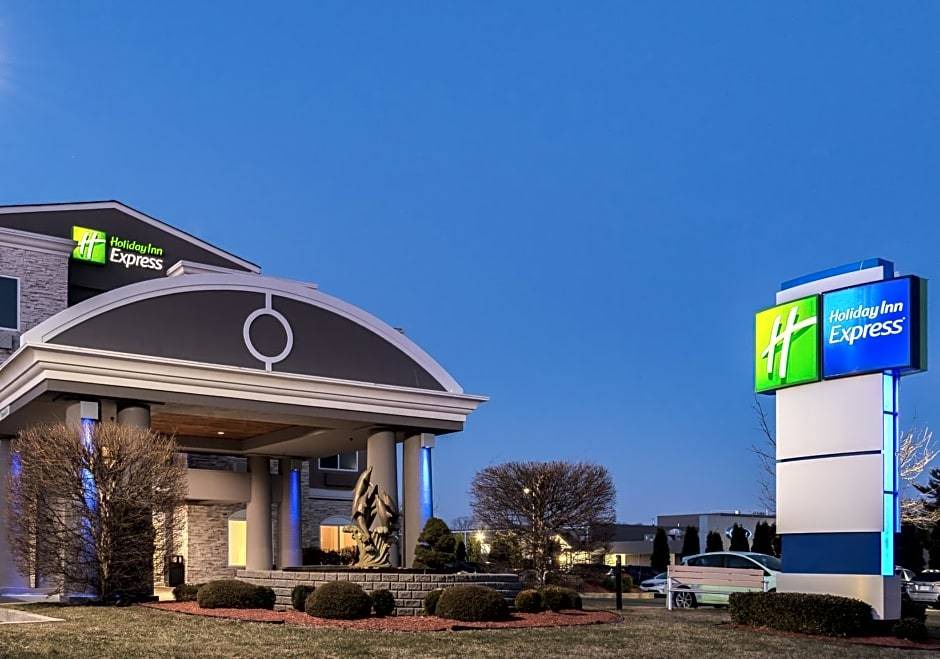 Branford Hotel | 2-Star Hotel ∙ Holiday Inn Express Branford-New Haven, an IHG Hotel