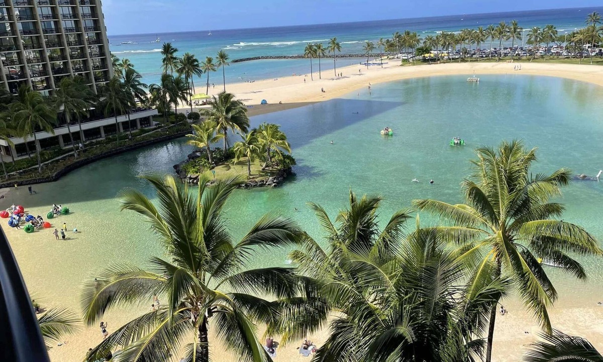 Waikiki Apartment | 2BR Non-Ocean View at Oceanfront Hilton Resort
