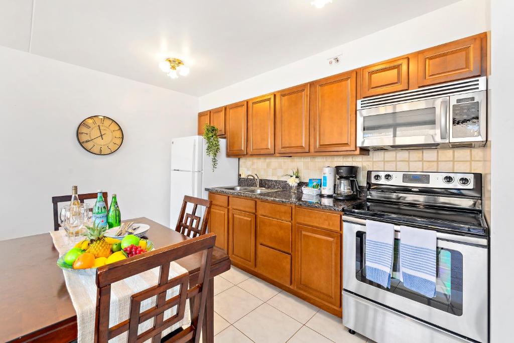 Waikiki Apartment | 36Fl Sky-high retreat with ocean views & beach access