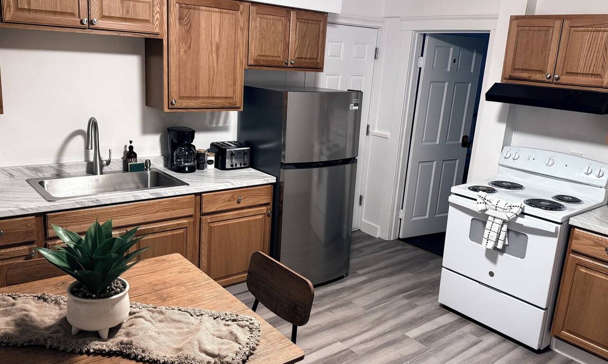 New Haven Apartment | 3BR Hamden Stay Near Yale, Southern, Quinnipiac & New Haven