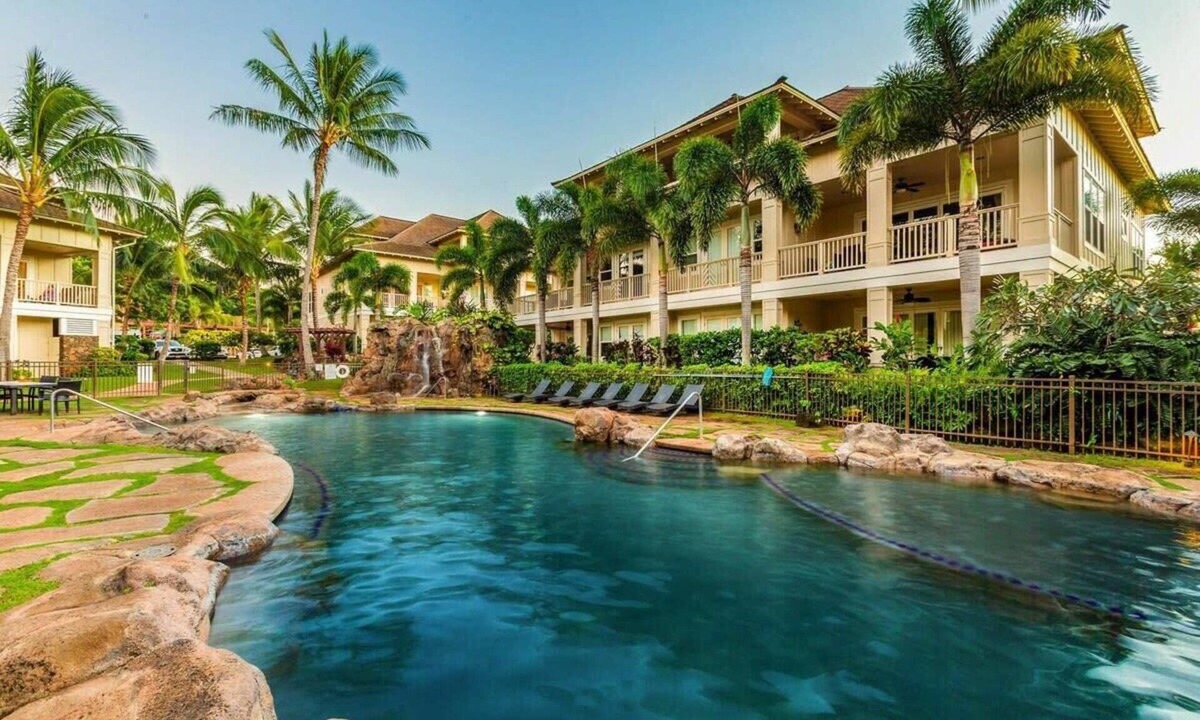 Poipu Villa | 4BR I Elegant Poolside Penthouse l Private Elevator
