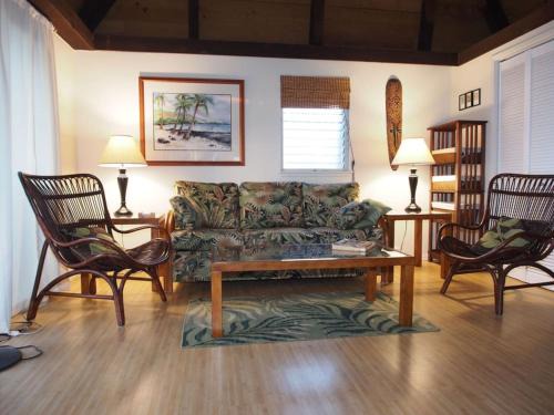 Punaluu Apartment | 54 Old Hawaii Charm Condo