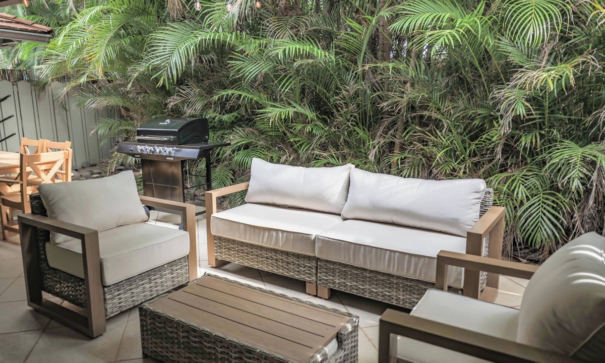 Historic Lahaina Front Street House | 75ft from the Ocean! Great Location! Puamana 24-4