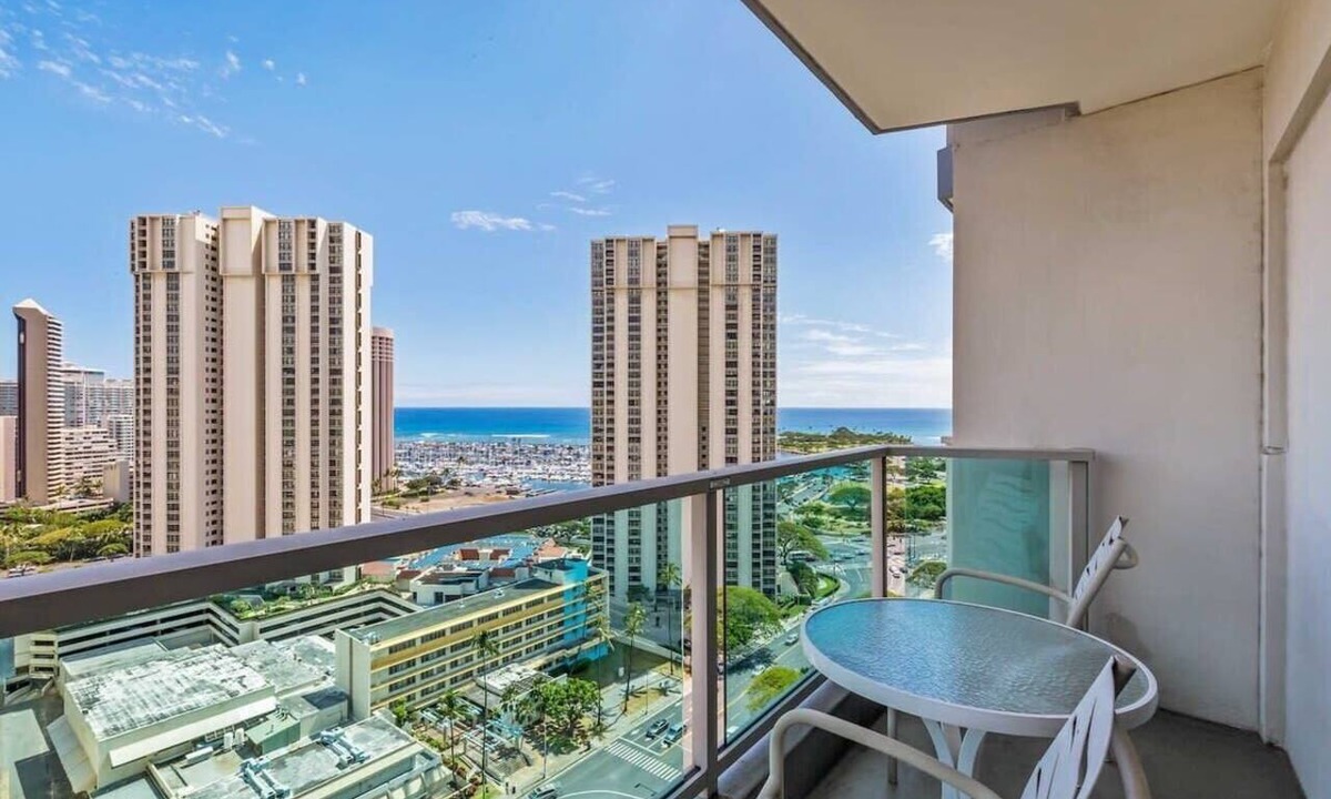 Ala Moana Apartment | Ala Moana Beautiful Ocean View Studio 2324