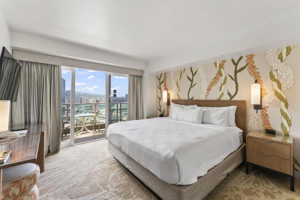 Ala Moana Apartment | Ala Moana Hotel 2026 near beach King bed