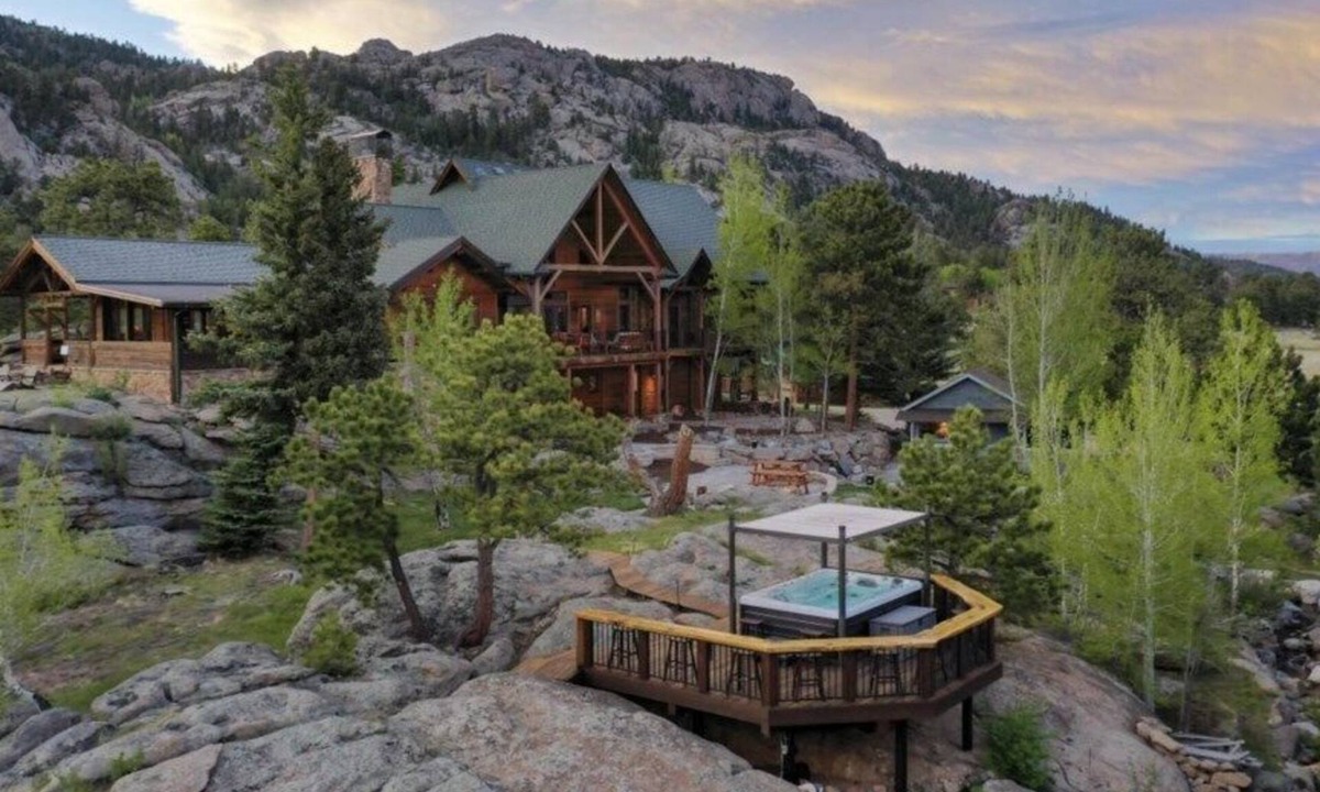 Estes Park House | Aspen Falls- Private Luxury Estate & Guest Lodging-Group Retreats