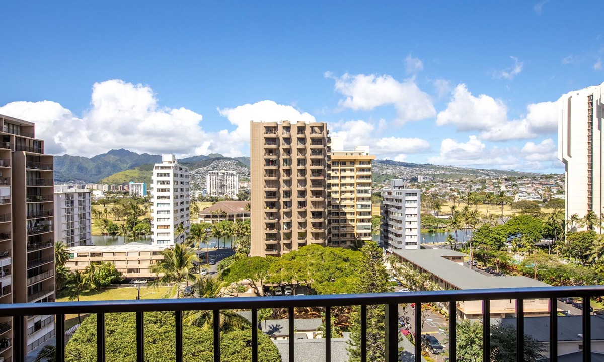Waikiki Condo | Aston Waikiki Banyan 1BST3 | Pool & Hot Tub