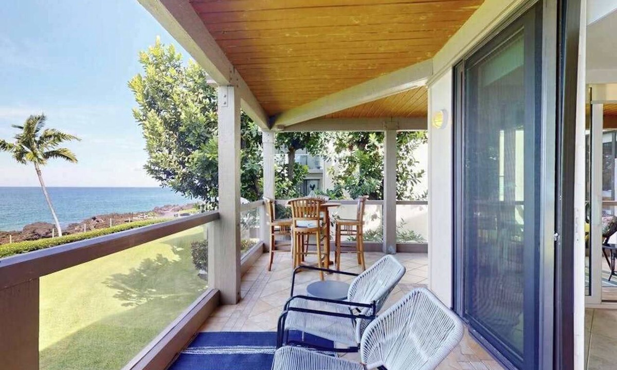 Kahaluu Bay Condo | August Special! Updated Kona Home with Pool, Deck, WiFi, Washer/Dryer & Grill