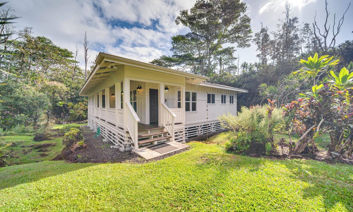 Kapoho House | Beach Gear Provided! Lush, Quiet Hawaiian Hideaway