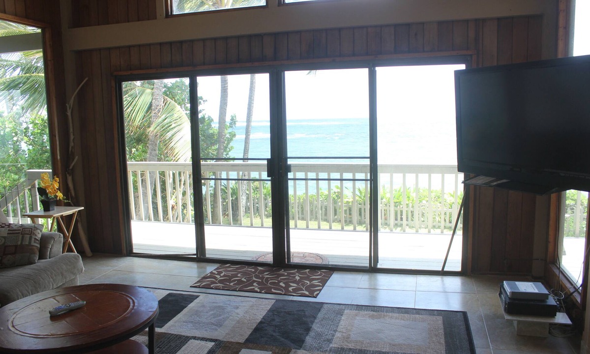 Mokuleia House | Beachfront Beauty $5900 PER MONTH