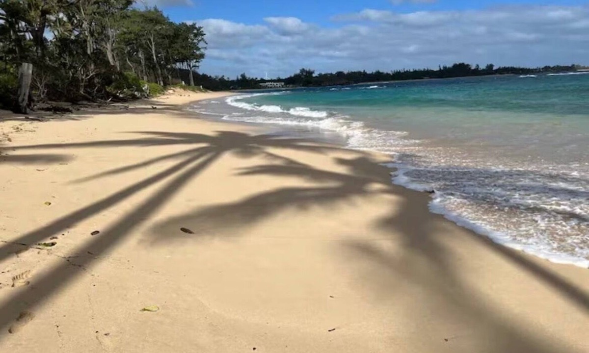 Hauula House | Beachfront North Shore Oʻahu- 5BR w/Direct Beach Access