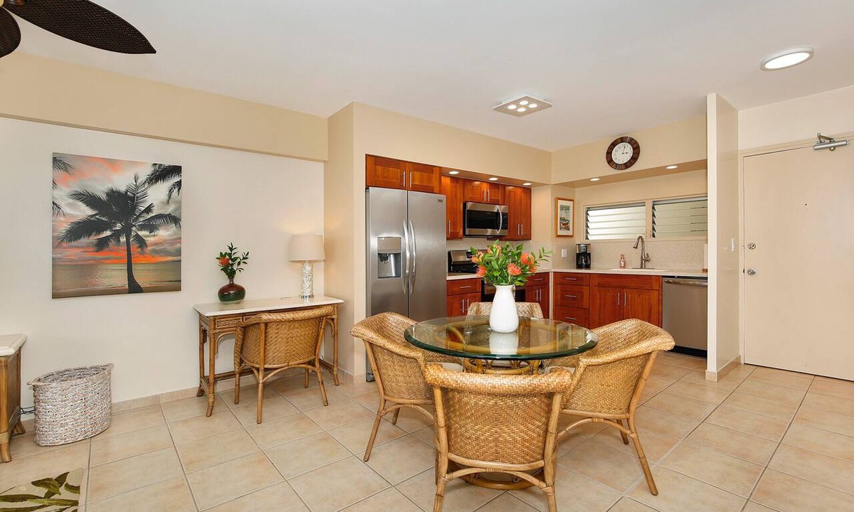 Waikiki Condo | Beachfront, Peek-a-Boo Ocean Views, Washer/Dryer, A/C, Wi-Fi!