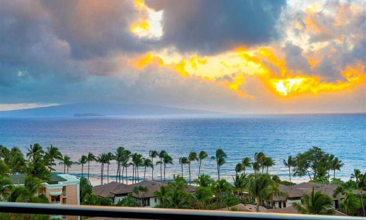 Wailea Villa | Beachfront penthouse w/panoramic ocean views and pool access
