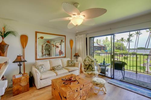 Kaunakakai House | Beachside Molokai Condo w/Lanai & Pool Access!