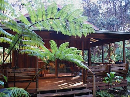 Volcano House | Beautiful Cedar Cottage in Volcano