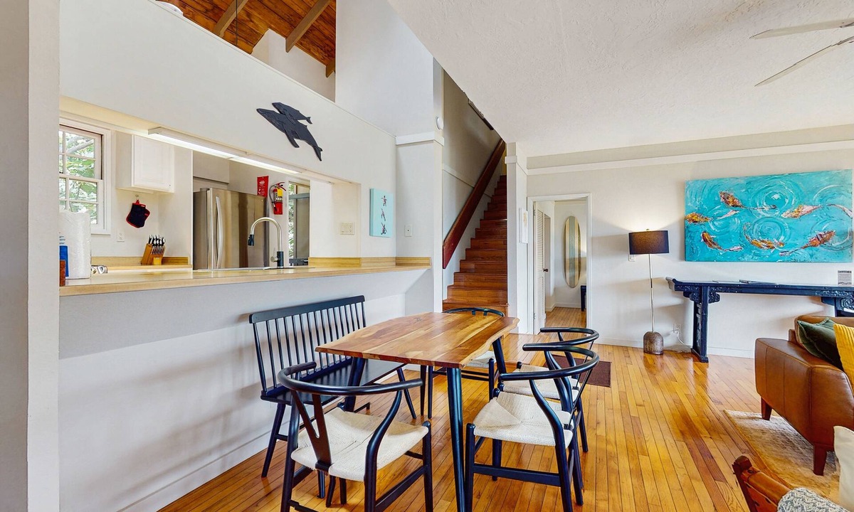 Maunaloa House | Beautiful oceanfront condo with lanai, pool, beach access, & washer/dryer
