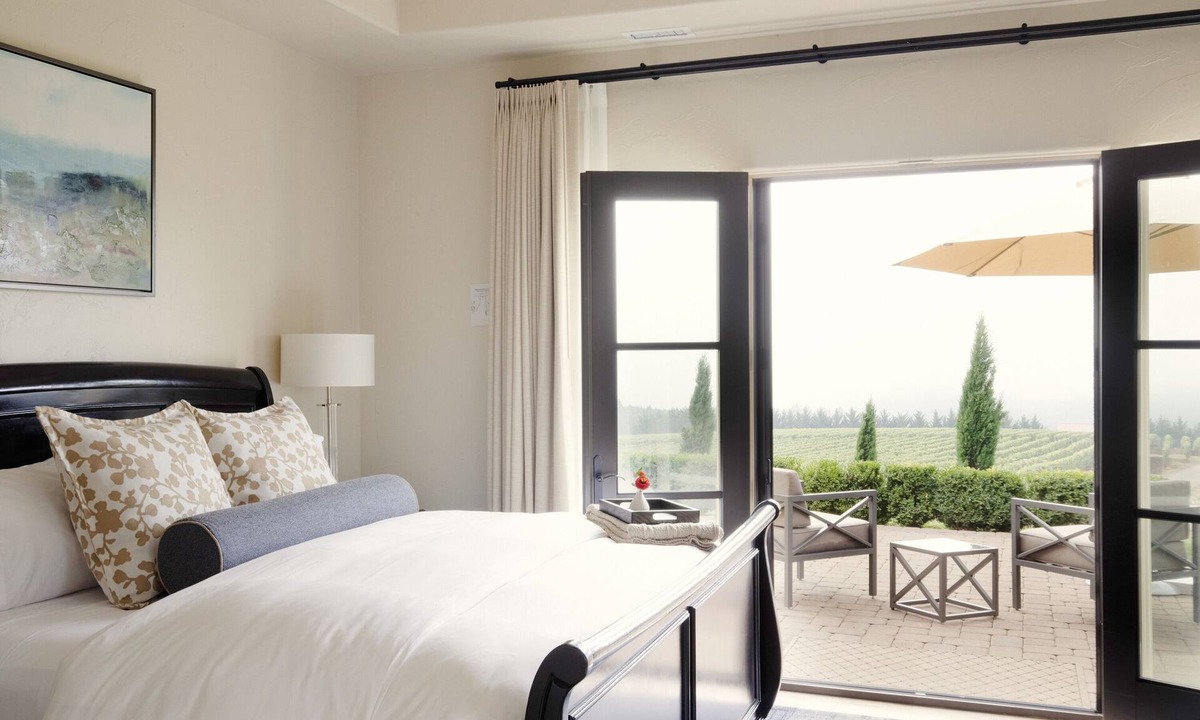 Dundee Bed & Breakfast | Black Walnut Inn & Vineyard