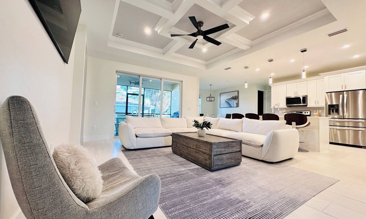 South Venice House | BlessedVeniceOasis, Luxury Beach House - 5 Minutes to Beach, Brand New!