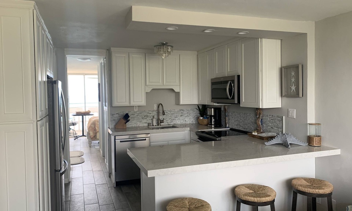 Makaha Condo | Breath taking view, ocean front! Redone unit