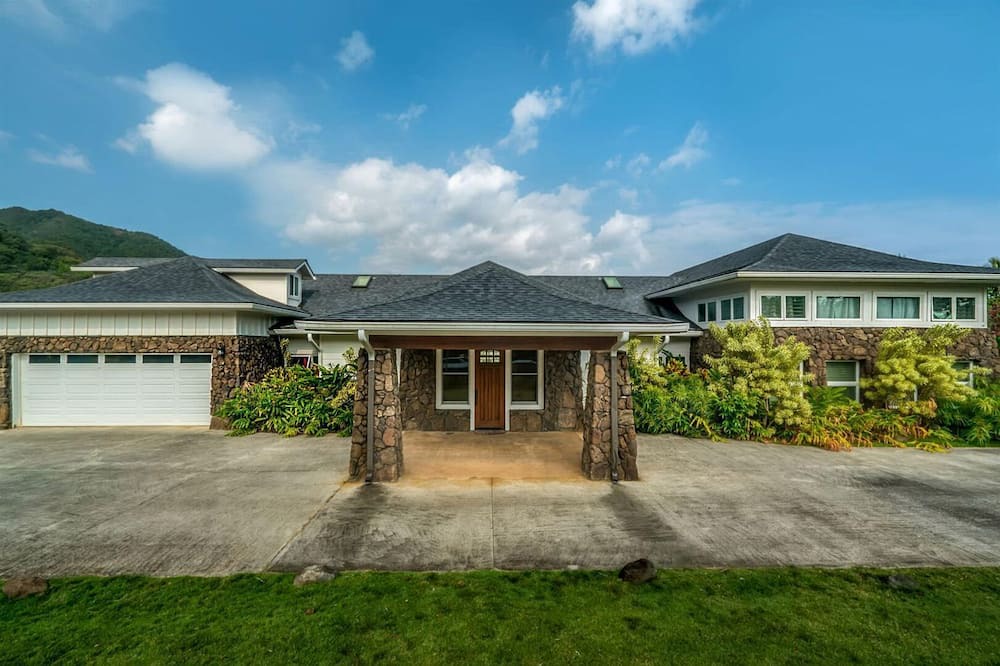 Hauula Villa | Breathtaking Villa with Swimming Pool and Fantastic Sights in Hauula, Hawaii