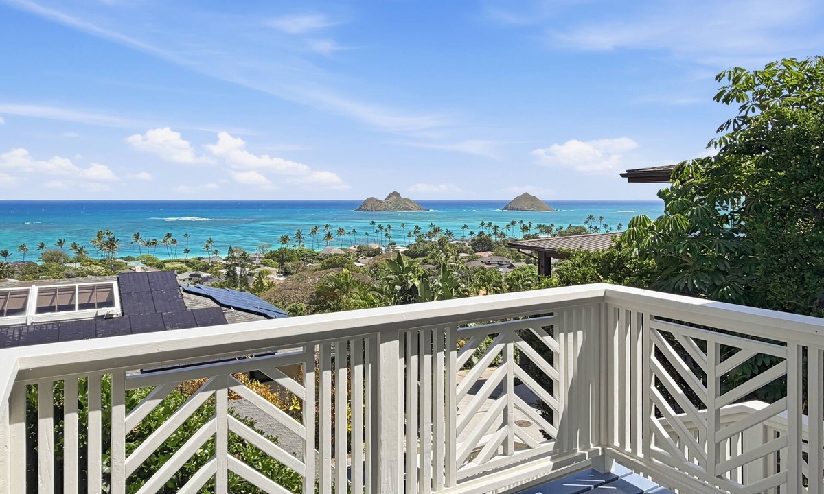 Lanikai House | Bright Kai Nalu w/Ocean Views, Lanai + Open Living