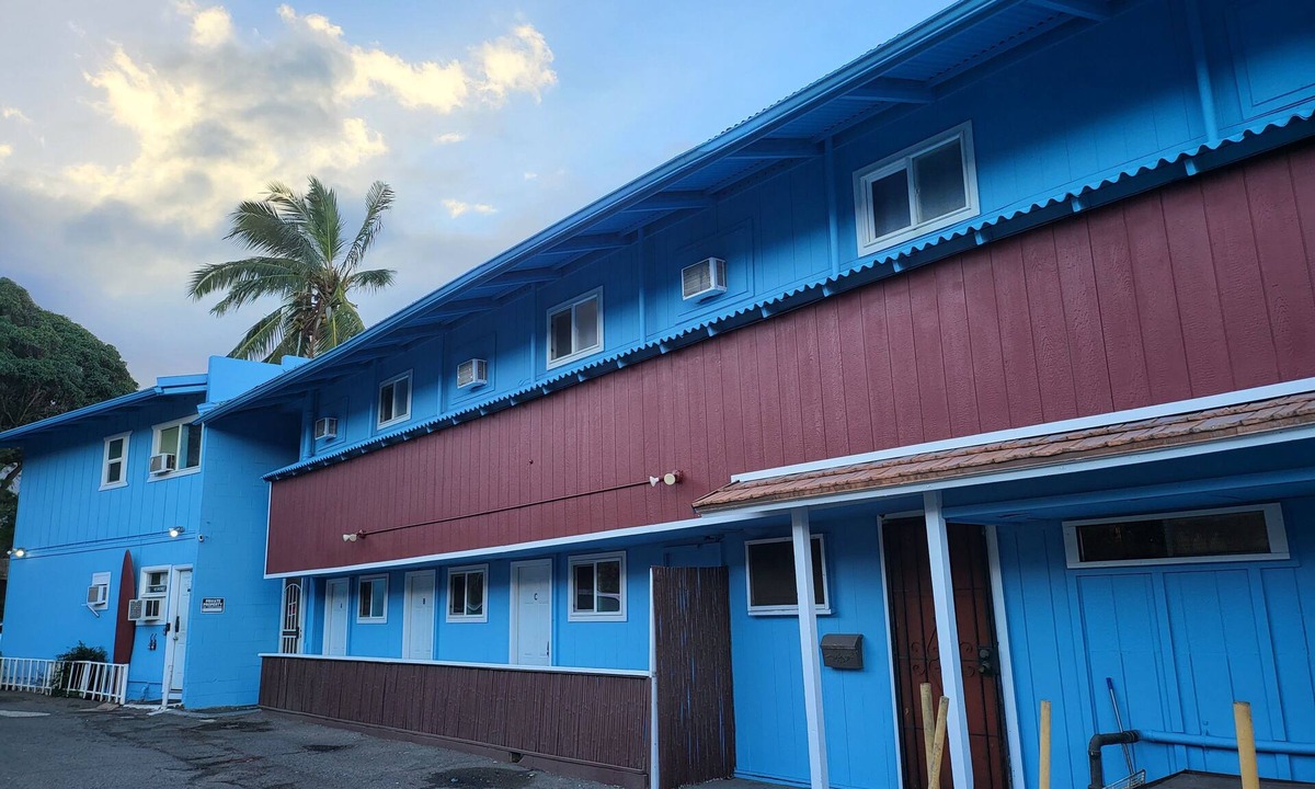Wailuku Apartment | Budget Downtown Studio-E w/Queen Bed, Micro-Kitchen AC, WIFI & 4 free Streamers