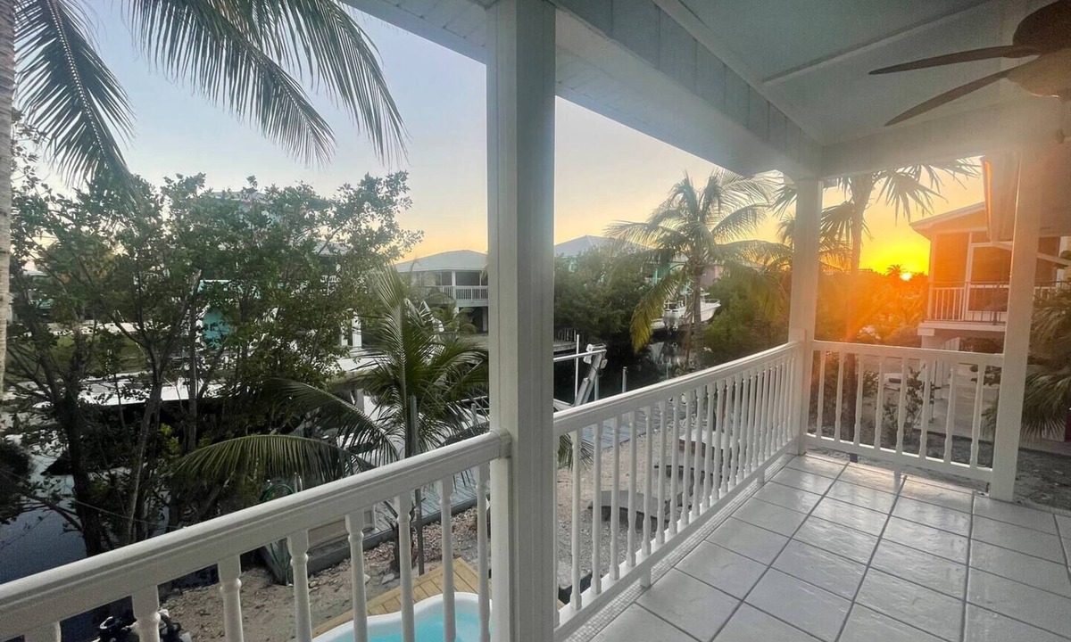 Ramrod Key House | Casa Sirena, FL Keys Canalfront 3BD/2BA home offers a small pool & private dock
