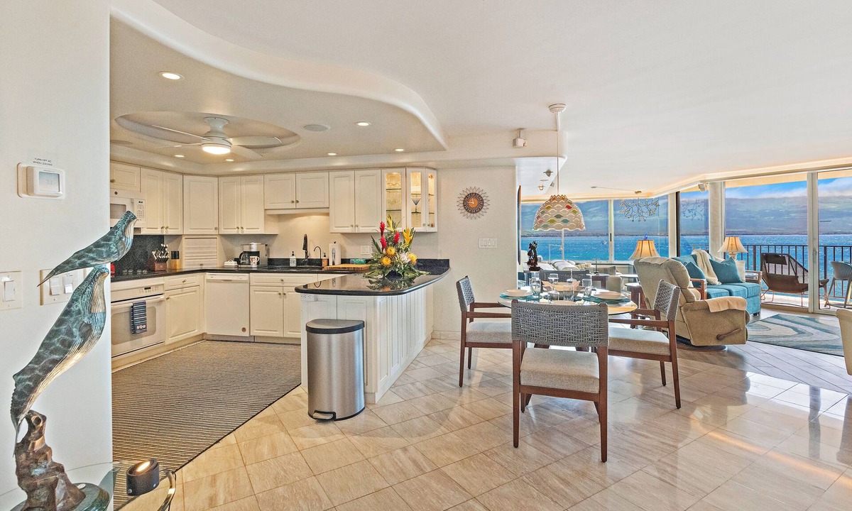 Maalaea Condo | Celebrate Honeymoon, Anniversary or Birthday.Panoramic Ocean View!