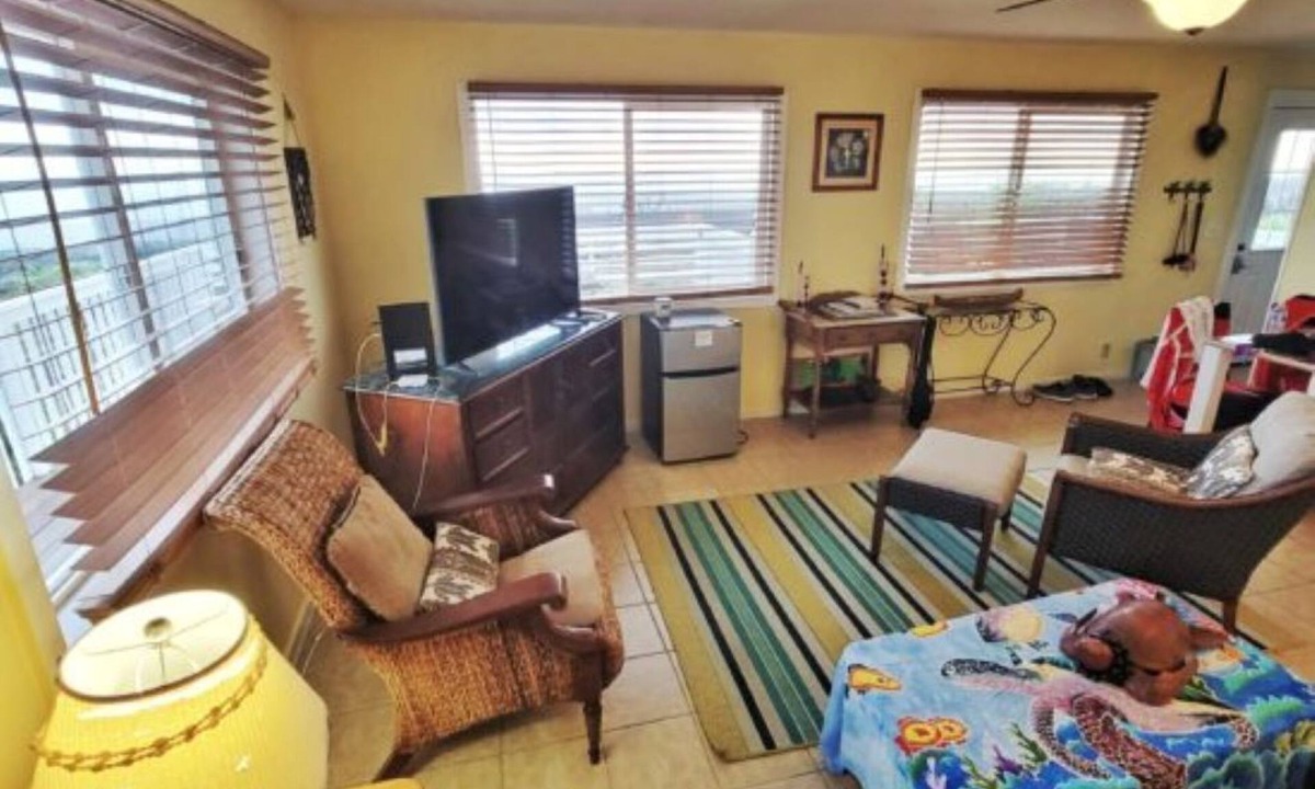 Kona Gardens Estates Cottage | Charming 2-bedroom cottage in Ocean View with WiFi access!