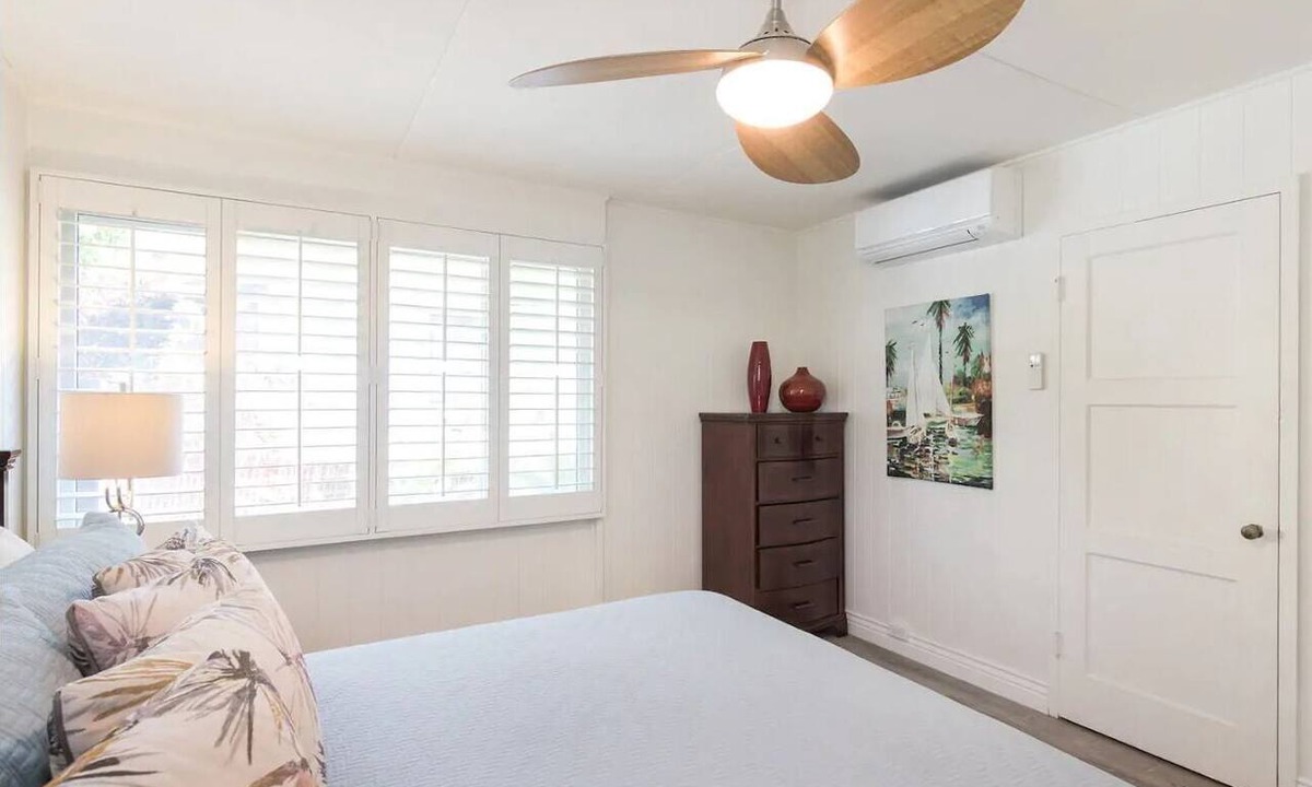 Diamond Head - Kapahulu - St. Louis House | Charming 2-bedroom House with WiFi, AC, Diamond Head View, Close to Everything