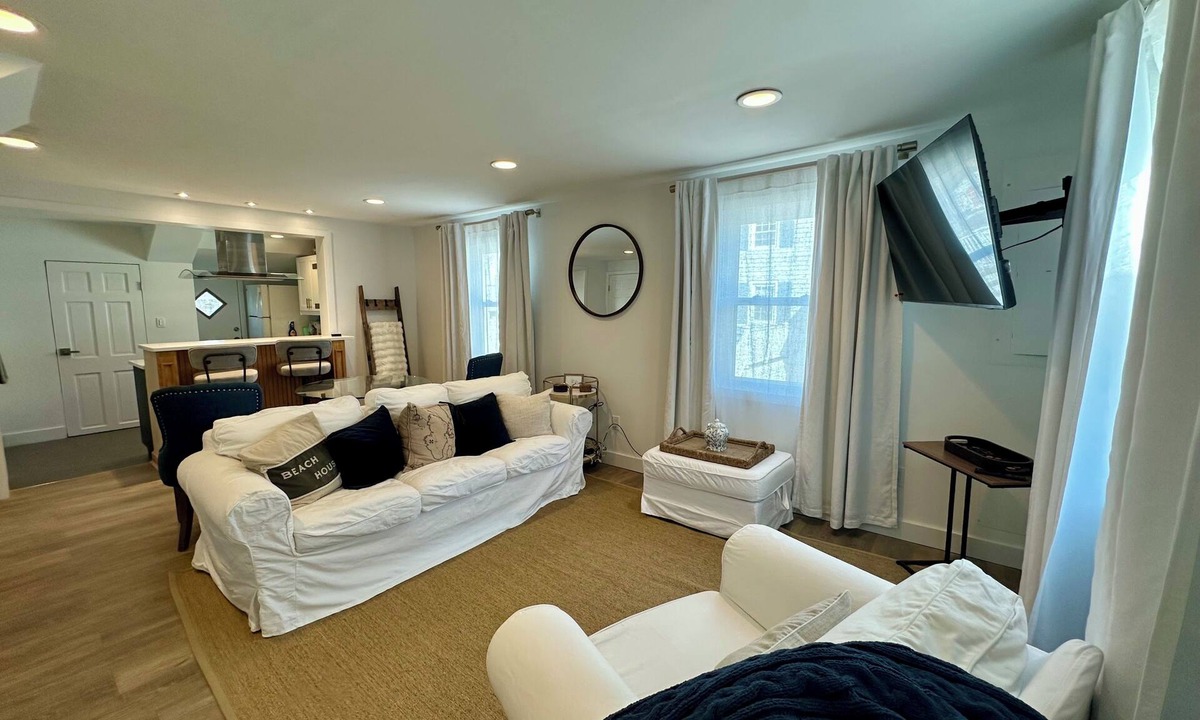 Fairfield Cottage | Charming 3-bedroom beach cottage in beautiful Fairfield with AC