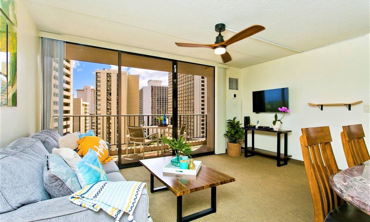 Waikiki Condo | Clean one bedroom With AC, Full Kitchen, Free WiFi, one block to Beach!