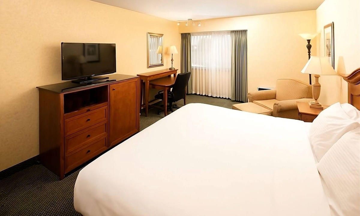 Wenatchee Hotel | Comfort and Convenience! Pets Allowed, Outdoor Pool, Free Parking