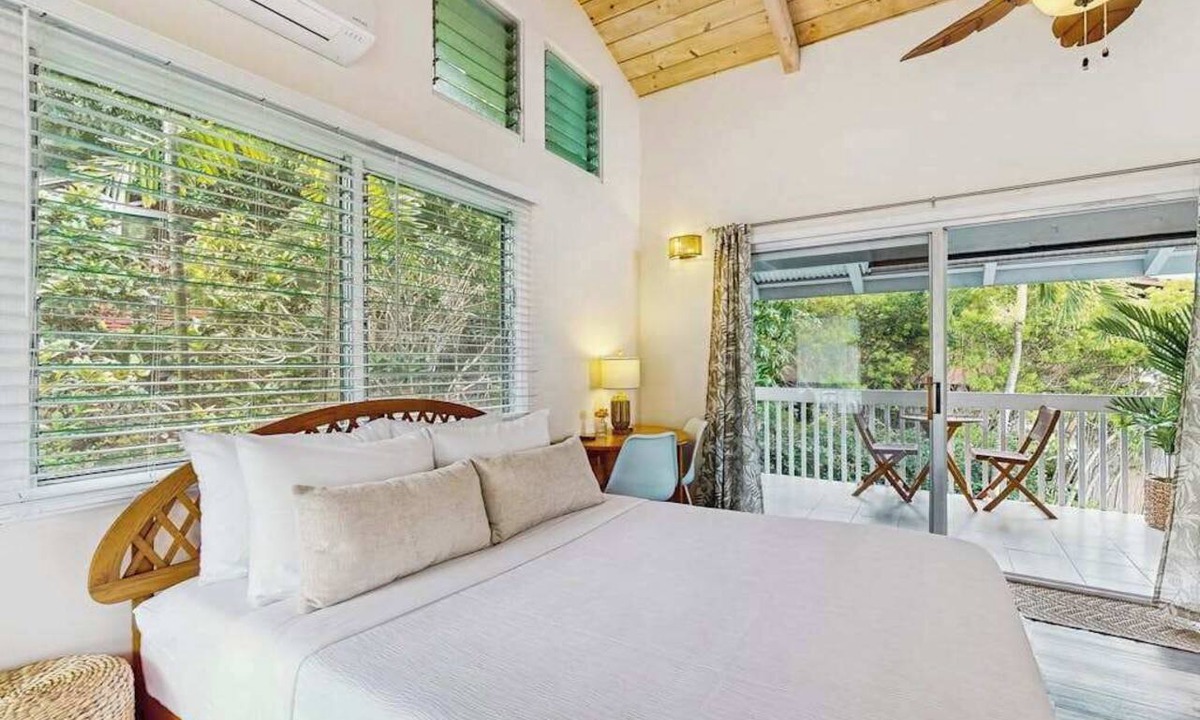 Kailua-Kona Apartment | Cozy Kona Ohana Studio with Lanai, Ocean Views, Gazebo & Firepit