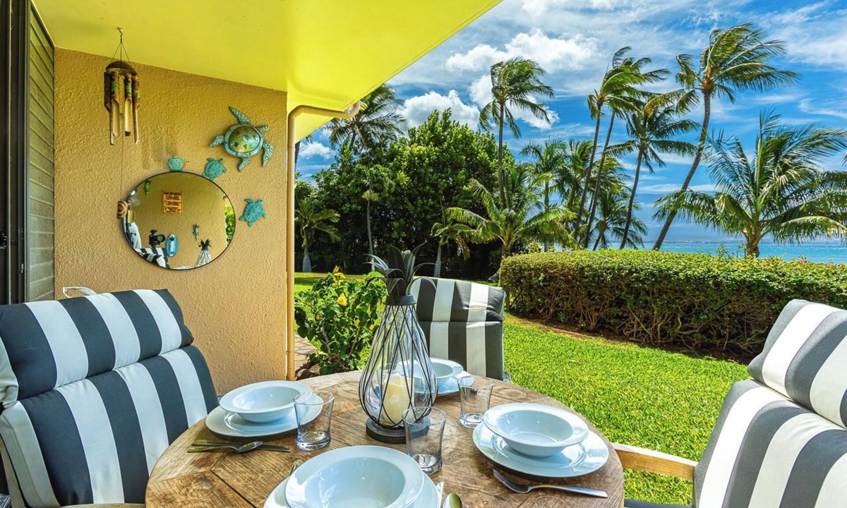 Maalaea Condo | Cozy Oceanfront Condo Whales Pool Beach Access and Central Maalaea Location