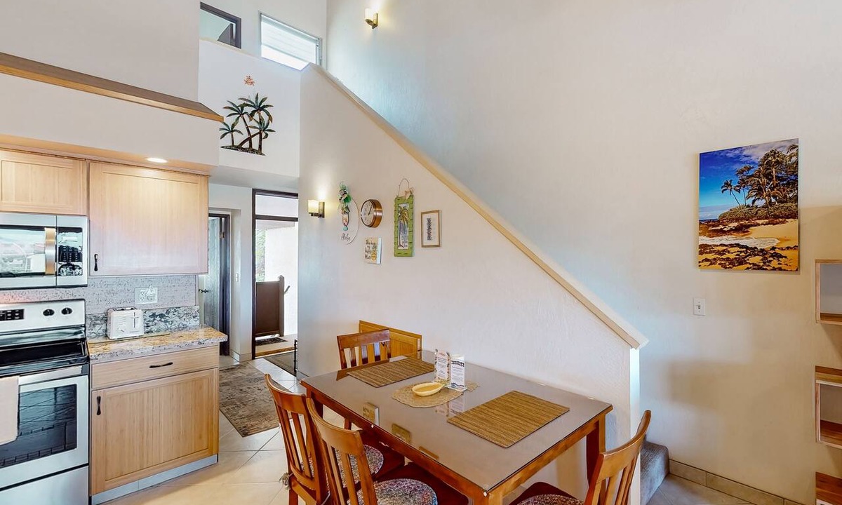 Kihei Condo | Dog-friendly condo with furnished lanai & washer/dryer plus pool & tennis