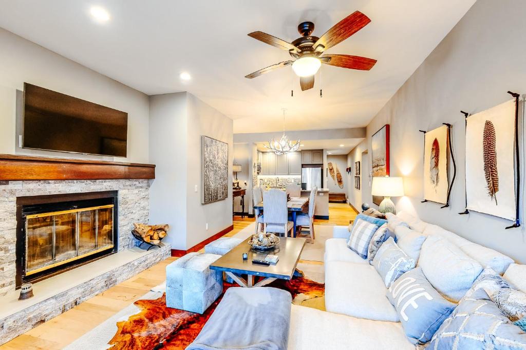 Eagle-Vail House | Elegant Sun River