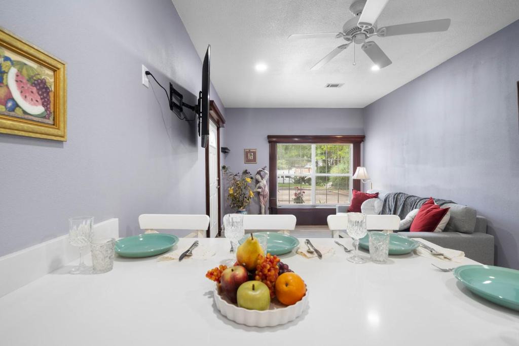 Memorial Apartment | Energy Corridor 1BR Parking, Wi-Fi & Kitchen