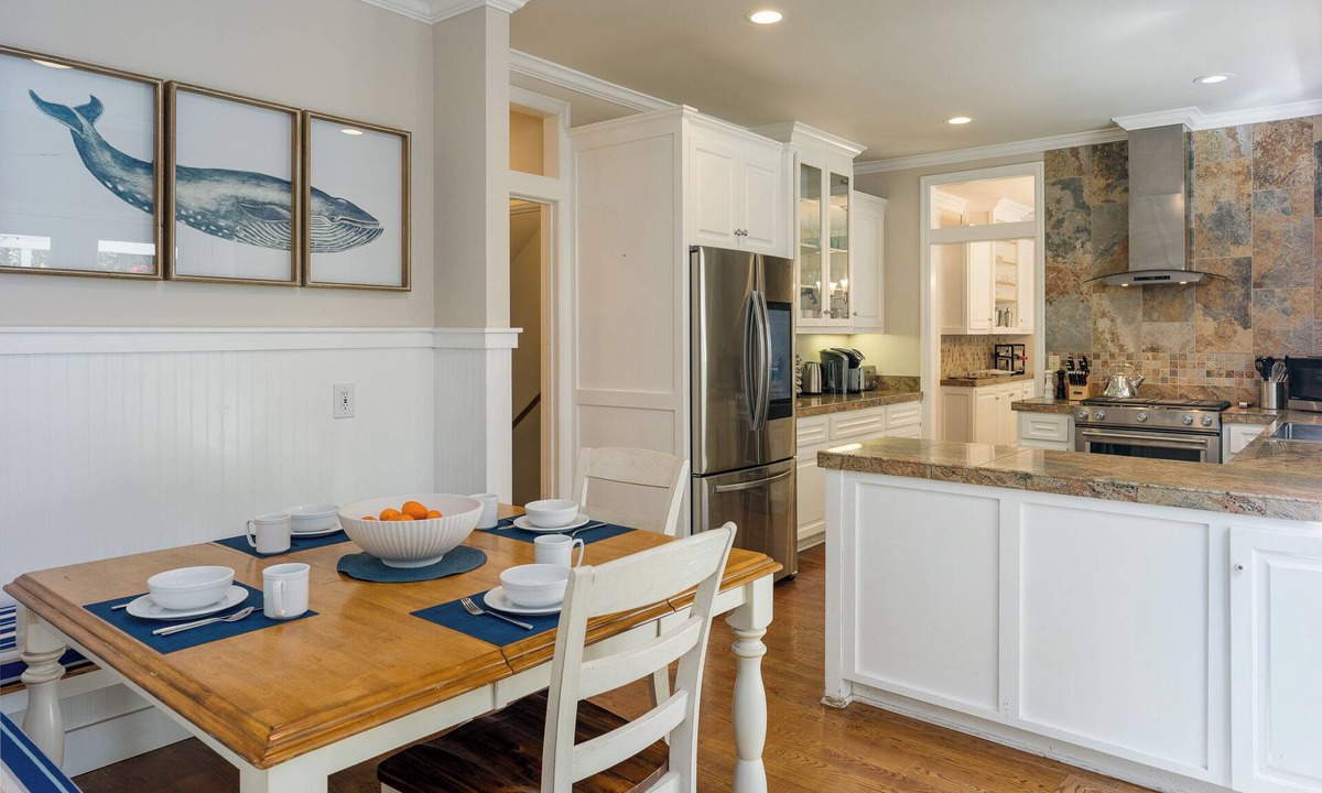 Eastsound House | Exceptional, Hot Tub, Pickleball, Pool Room, Close to Everything!