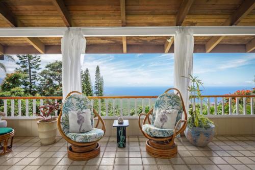 Honaunau-Napoopoo House | Experience ocean views at Hale Mauka, a spacious 3-bedroom retreat in Captain Cook, HI.