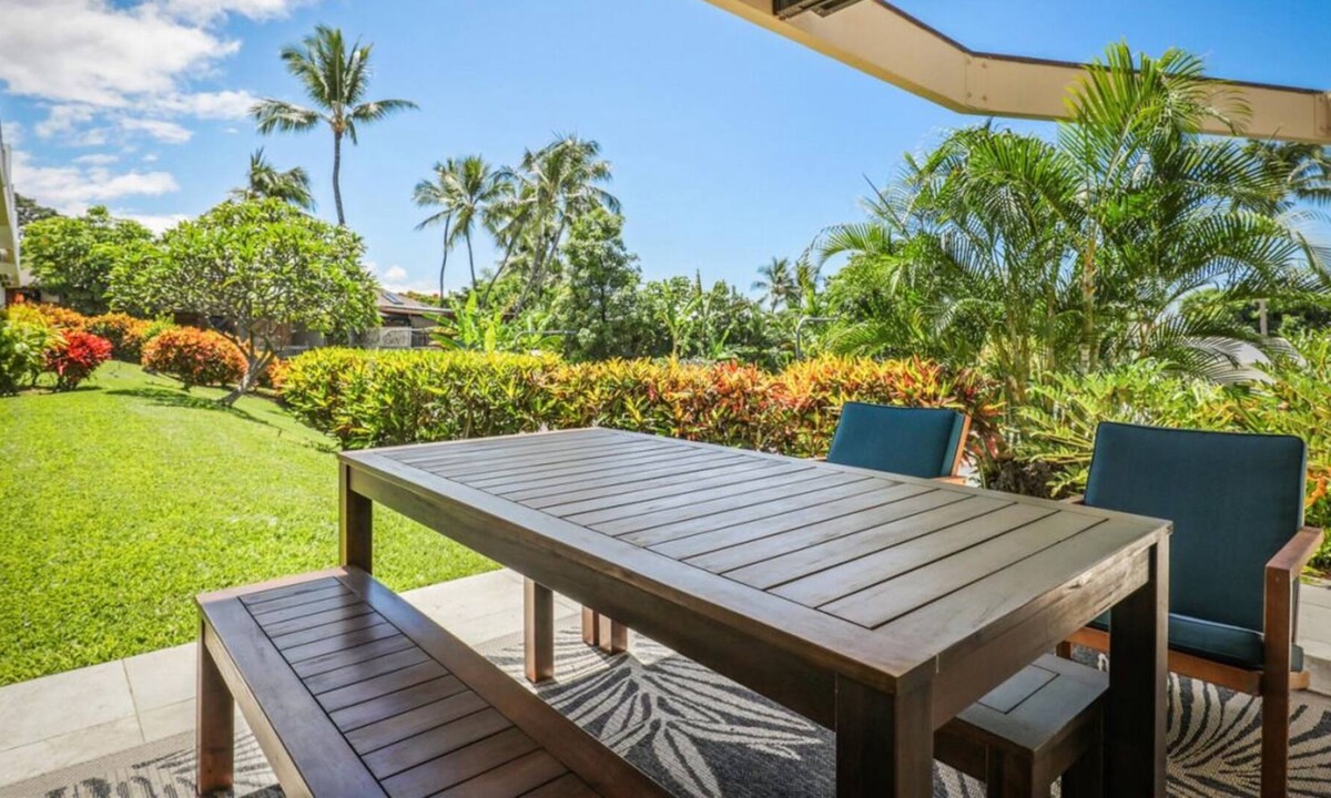 Historic Kailua Village House | Fantastic Hawaii Getaway! 2 Garden View Units, 2 Pools, Minutes to Keauhou Bay