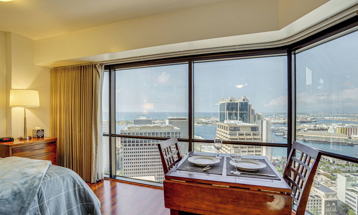 Downtown Honolulu Apartment | Free Parking Pool Harbor View Access Honolulu Gem!