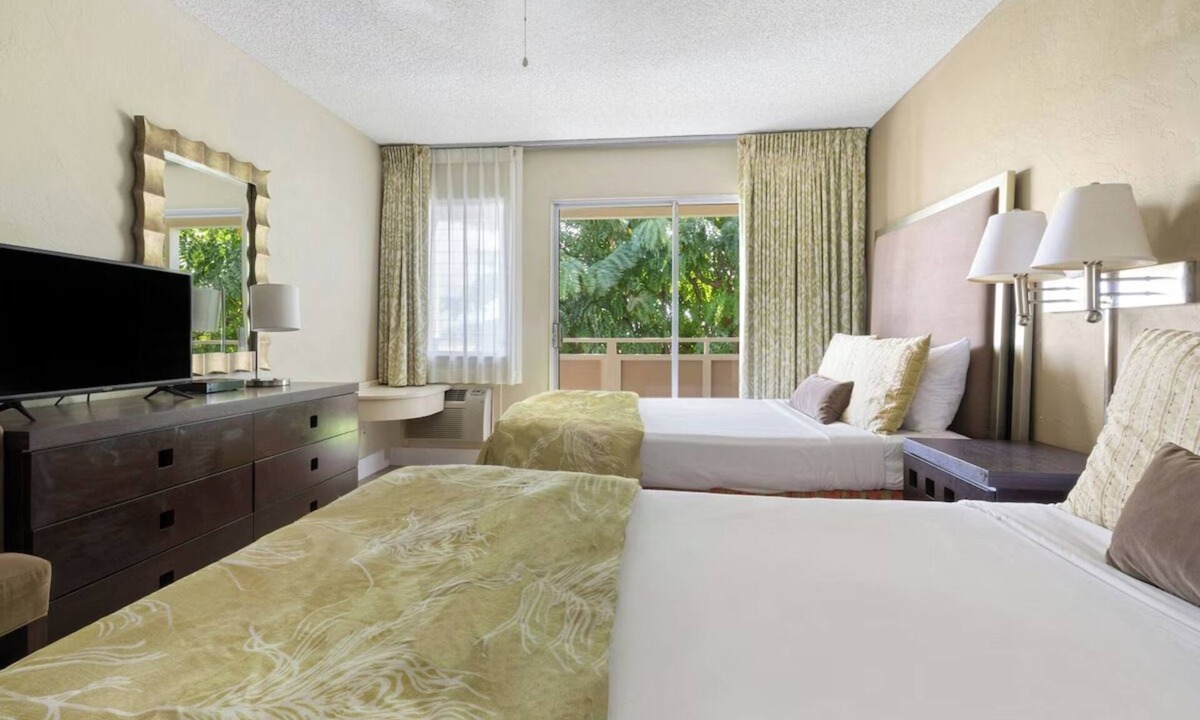 Wailua Hotel | Garden Island Escape! Perfect Vacation | Onsite Pool + Hot Tub + Free Parking