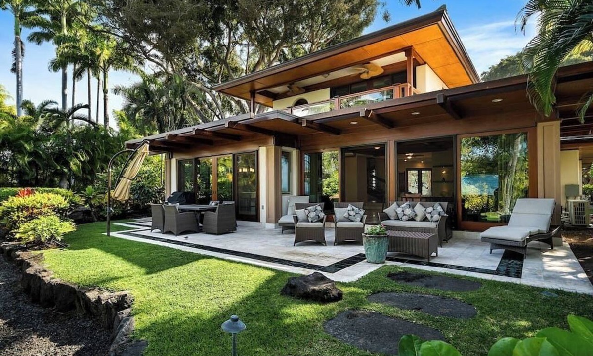 Kailua-Kona Villa | Gated Oceanfront Kona Villa w/Pool, AC & Tennis | Sunset Views | Steps from .