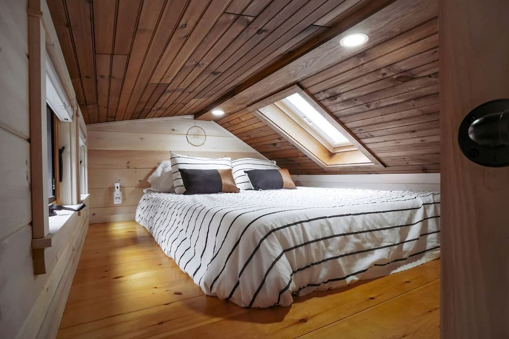 Chester Cabin | Gorgeous Cedar Tiny House for a Unique Pet-Friendly Getaway in Chester, Vermont