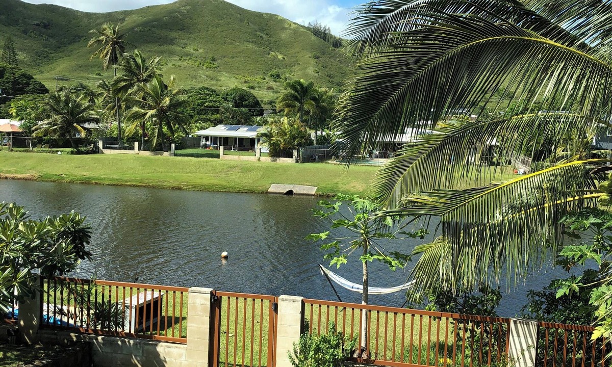 Coconut Grove Apartment | Gorgeous Kailua Waterfront Apartment