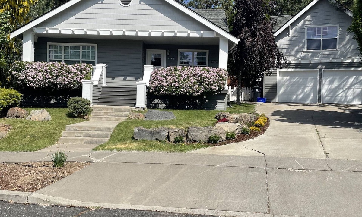 Southern Crossing House | Great location in Old Mill District ! ♥ Fenced Backyard, ♥ Pet Friendly!