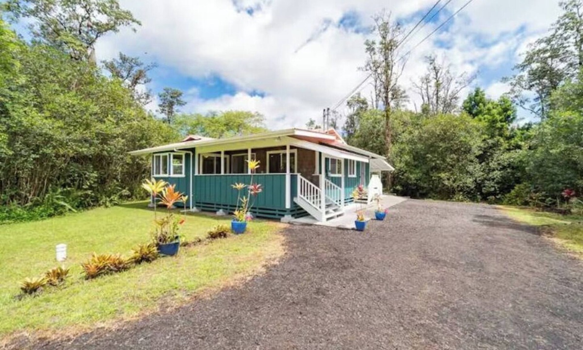 Orchidlands Estates House | Hawaiian Forest Retreat - King Suites with Hot Tub and AC